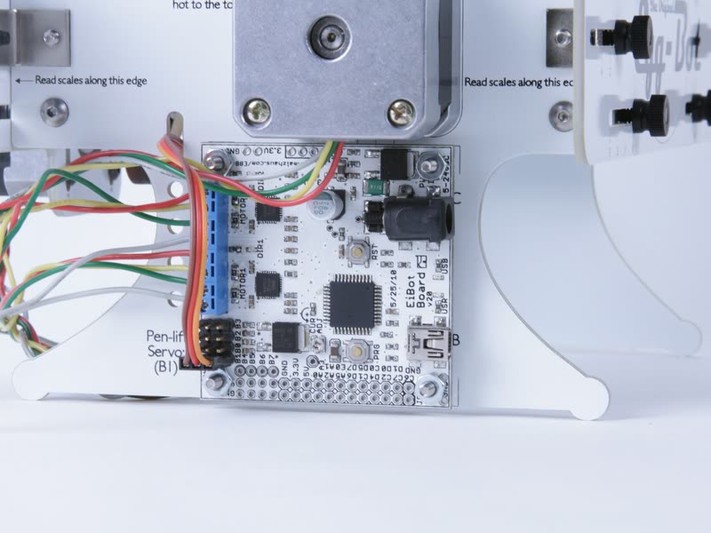 Placa electrónica programable con motores y cables